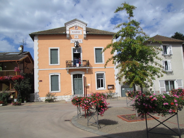 Ravalement de façade sur mairie dans collectivité proche de bourg en bresse