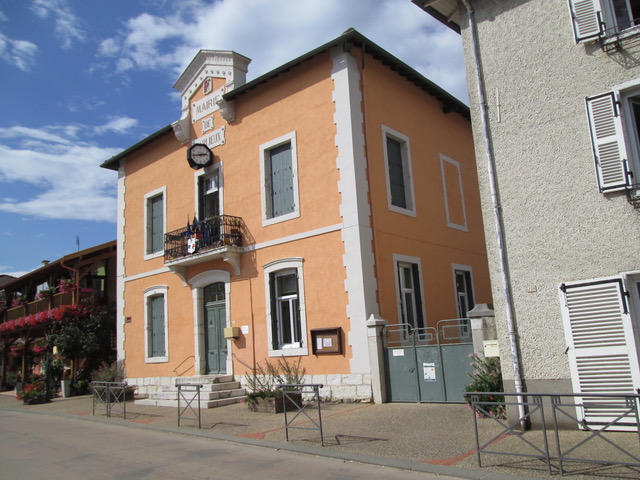 Ravalement de façade sur mairie dans collectivité proche de bourg en bresse